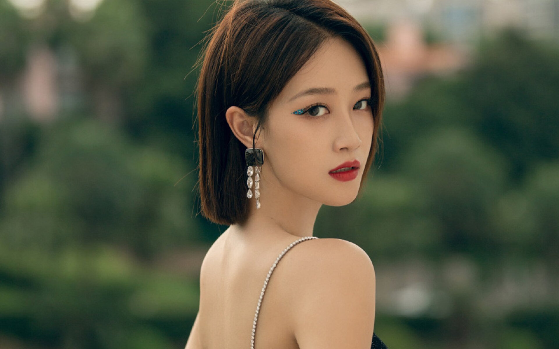 东决关键战之夜，当福克斯亮出隐形的獠牙，比赛在防守中尘埃落定