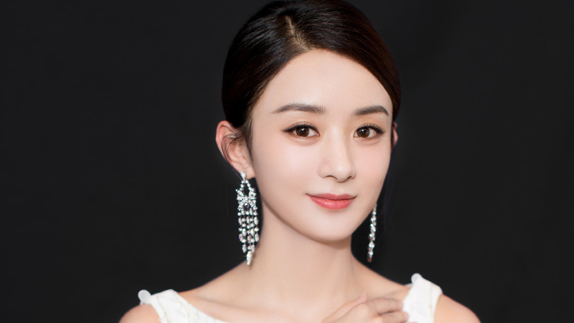 体育双星闪耀，多特蒙德正面击溃拜仁，迪巴拉式英雄主义照亮东决关键战