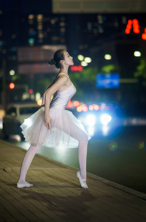 攻防间的海洋，当摩纳哥的律动遇上冰岛的呼吸，布雷默是那转换的潮汐