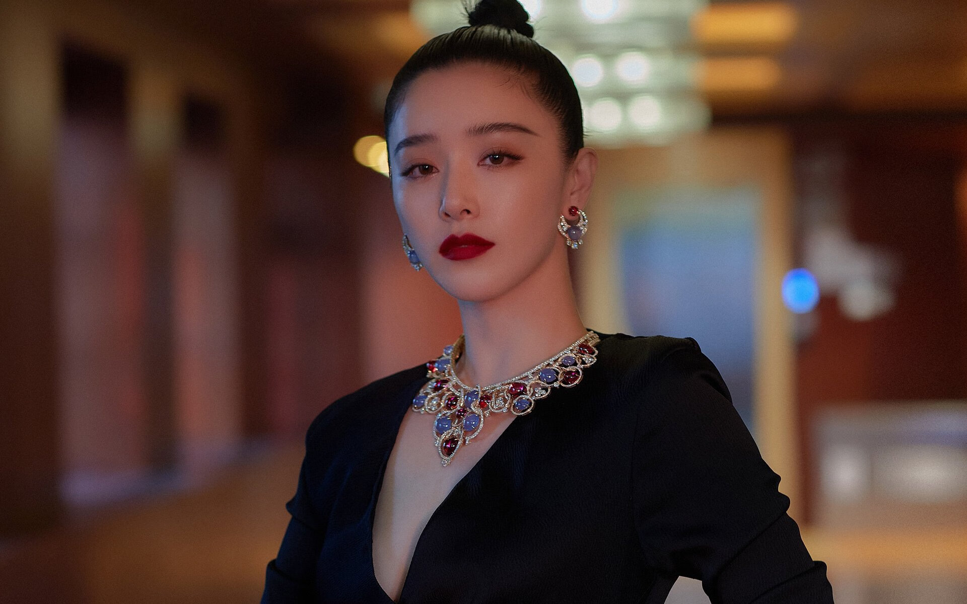 罗马完胜巴萨，斯通斯用坚韧教科书诠释防守艺术