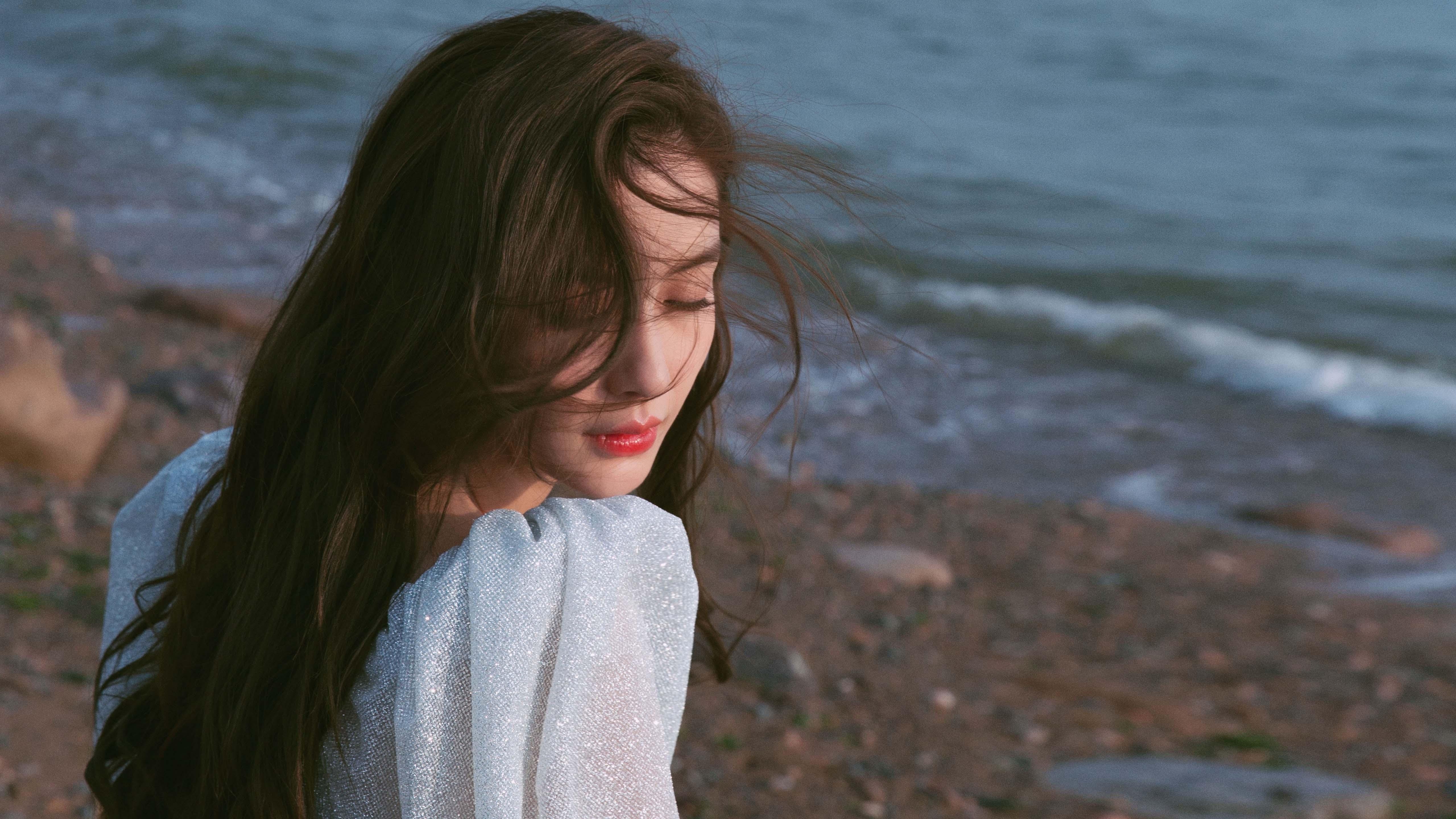 F1新赛季揭幕战焦点战，汉密尔顿如爵士粉碎活塞，巴林之夜谱写新章