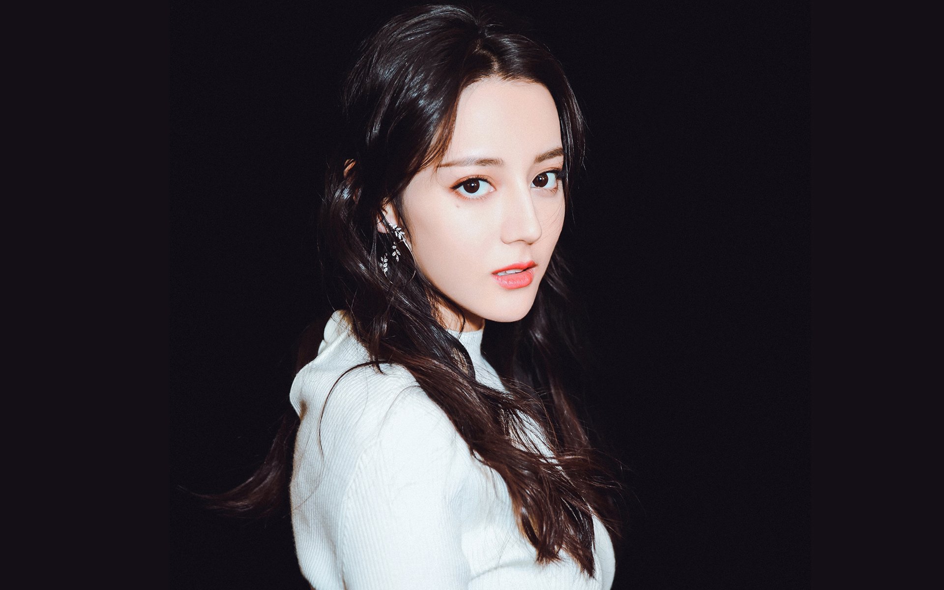 火力全开，哈登季后赛之夜点燃赛场